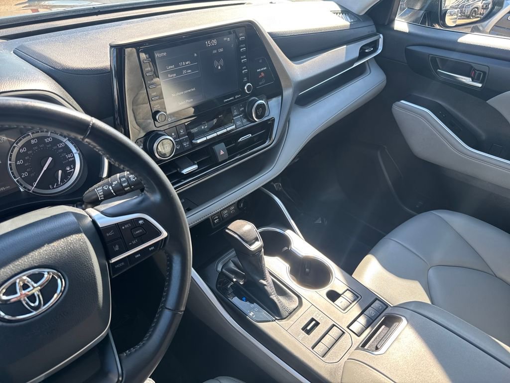 Used 2022 Toyota Highlander XLE image 22