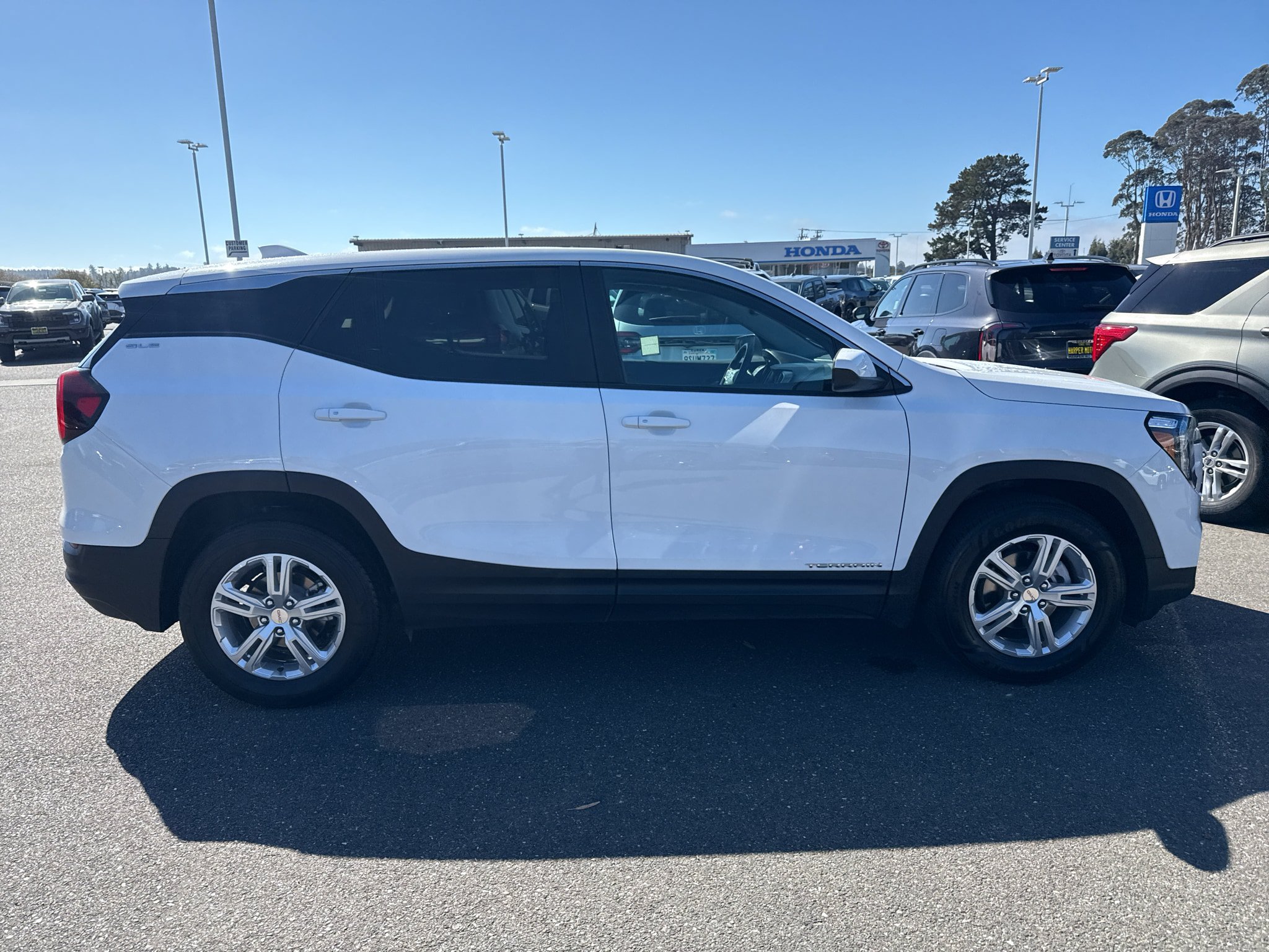 Used 2024 GMC Terrain SLE AWD/4WD image 6