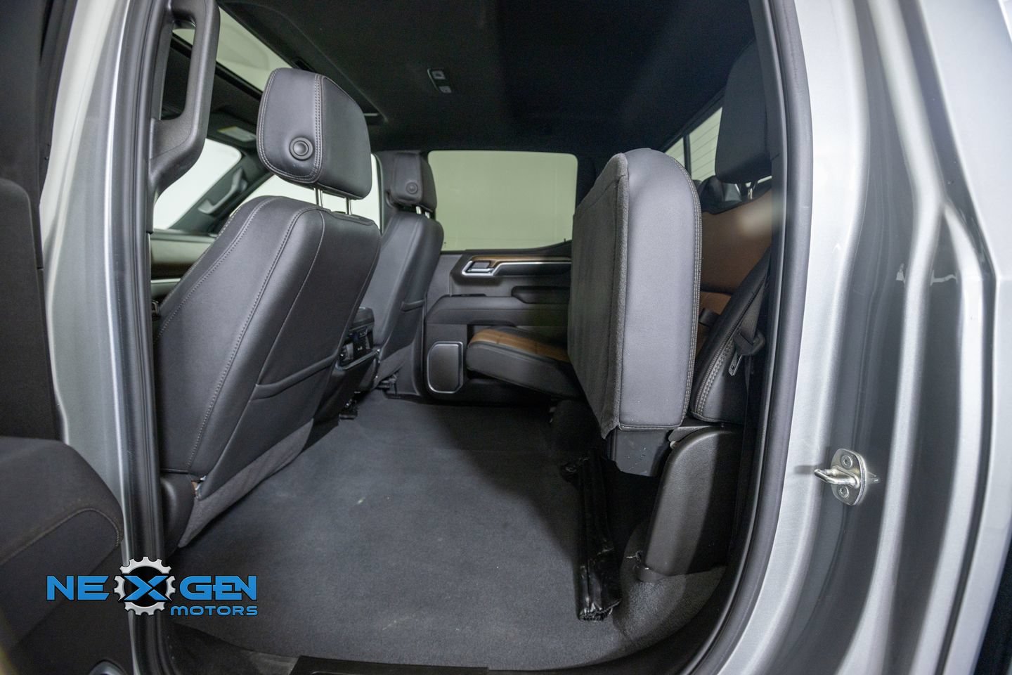 Used 2025 Chevrolet Silverado 1500 High Country w/ Technology Package AWD/4WD image 29