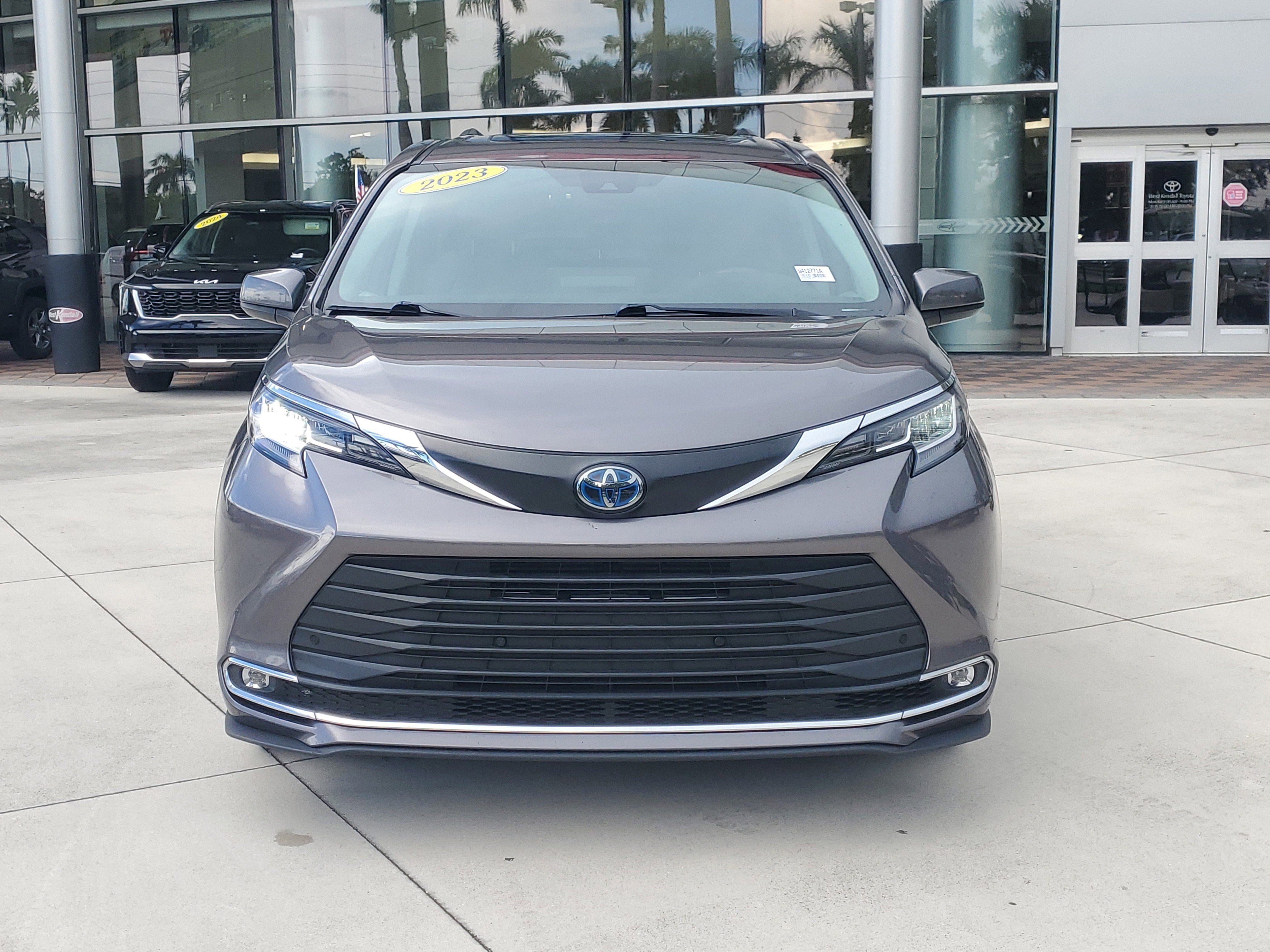 Used 2023 Toyota Sienna XLE image 8