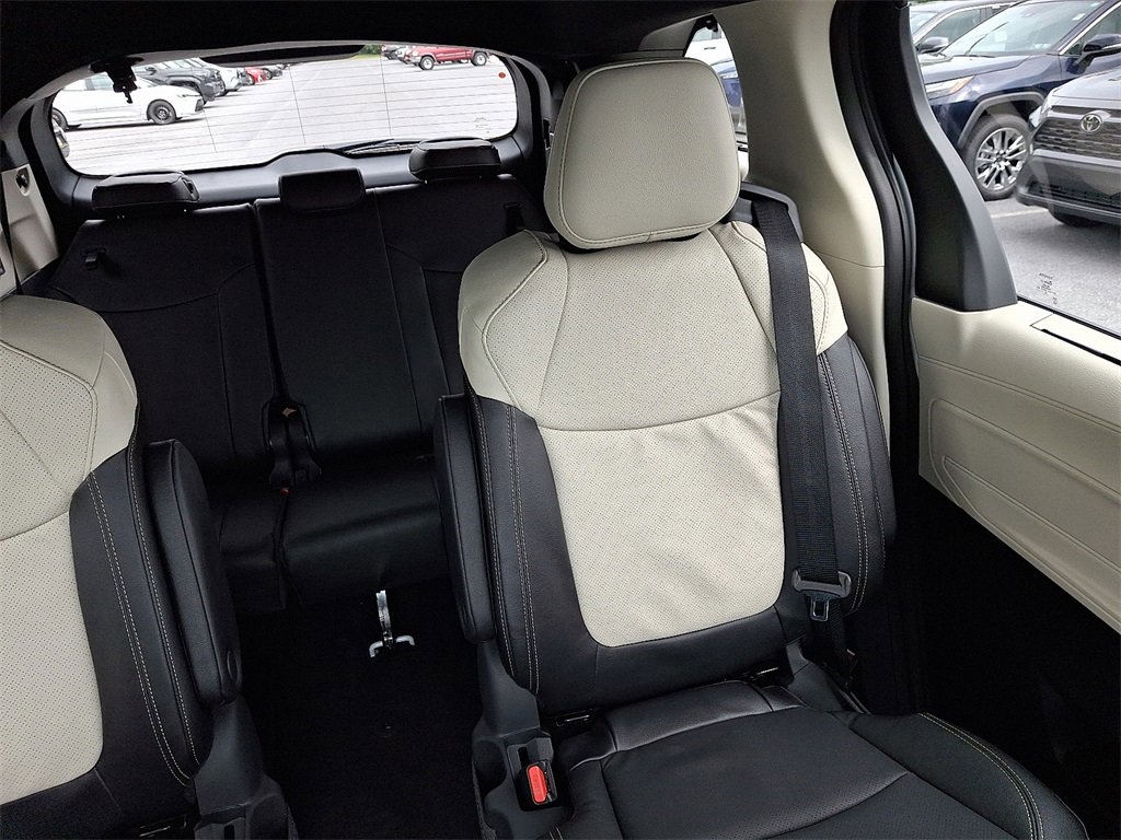 New 2025 Toyota Sienna Limited image 14