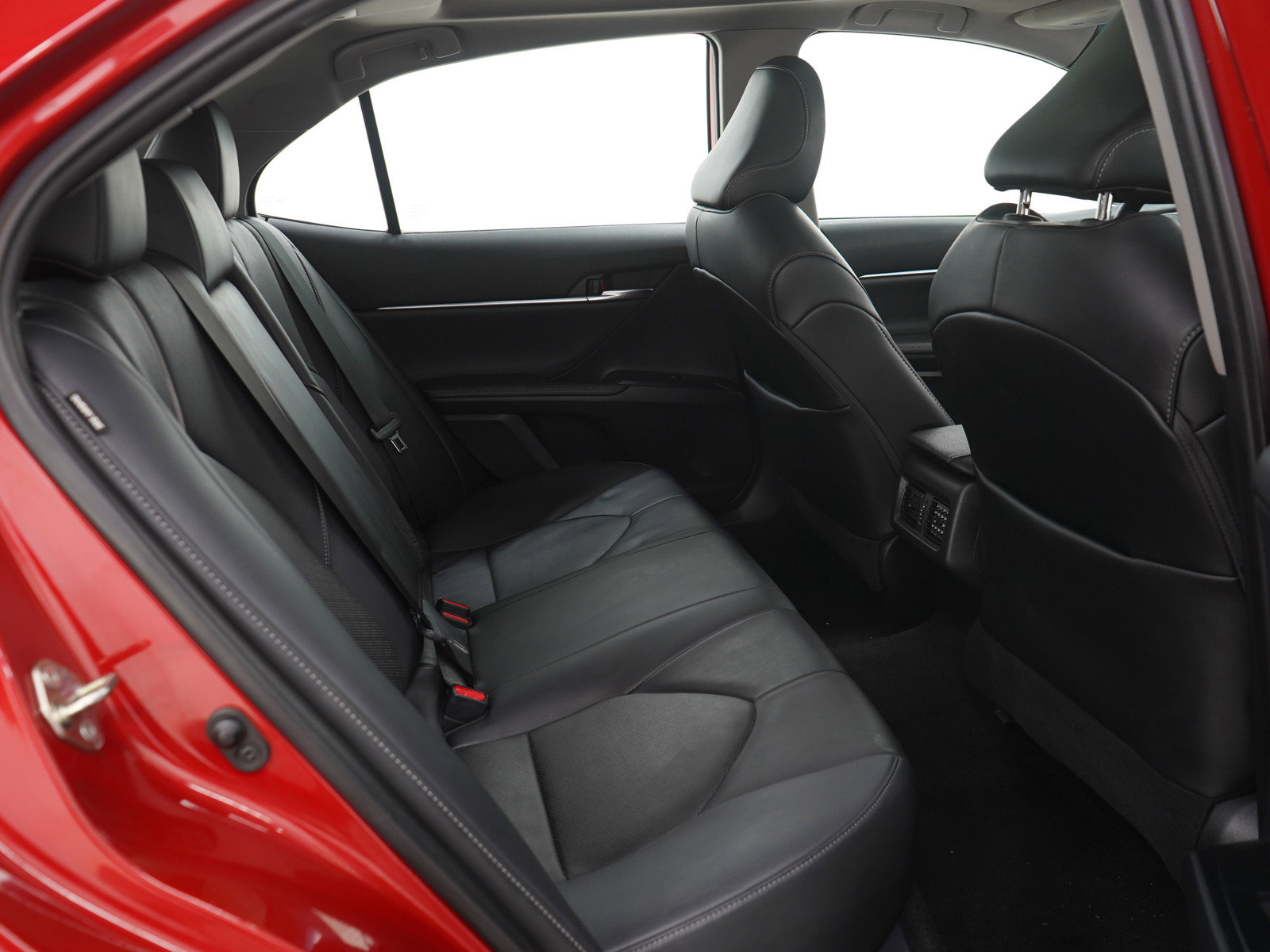 Used 2020 Toyota Camry XSE image 12