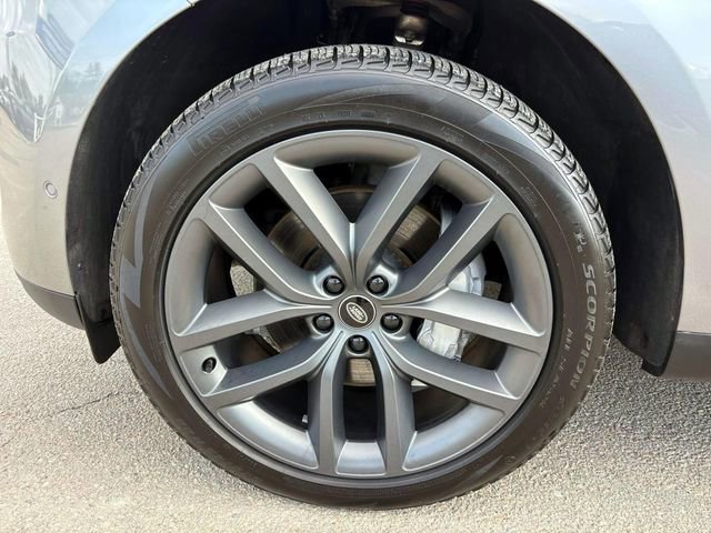 Used 2025 Land Rover Range Rover Sport SE image 6