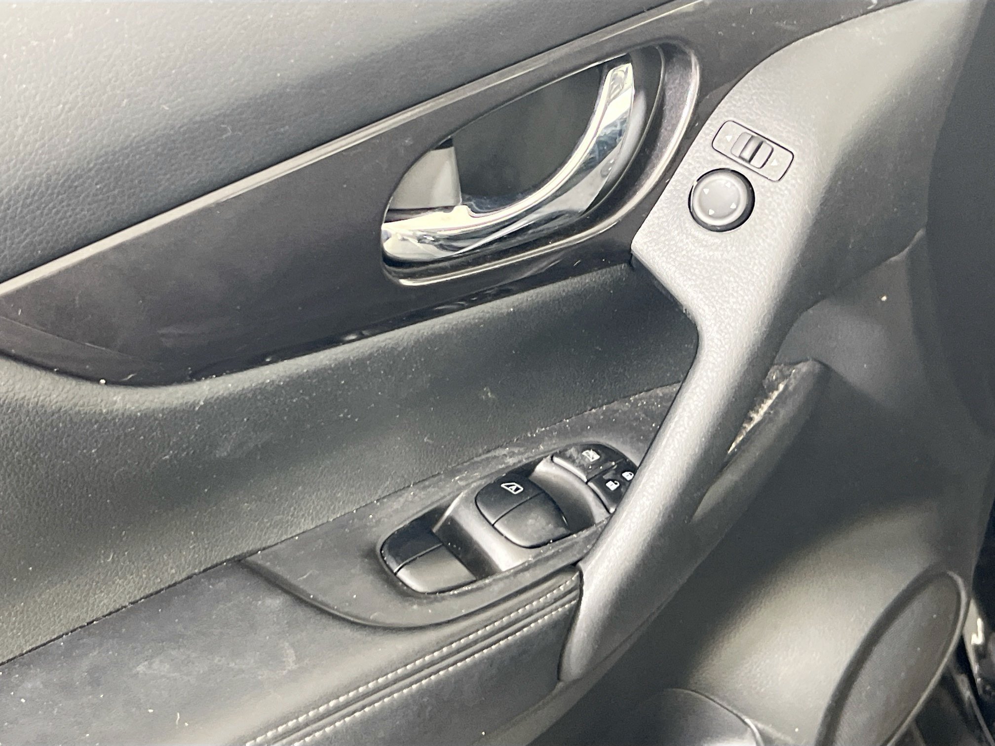 Used 2018 Nissan Rogue S AWD/4WD image 17