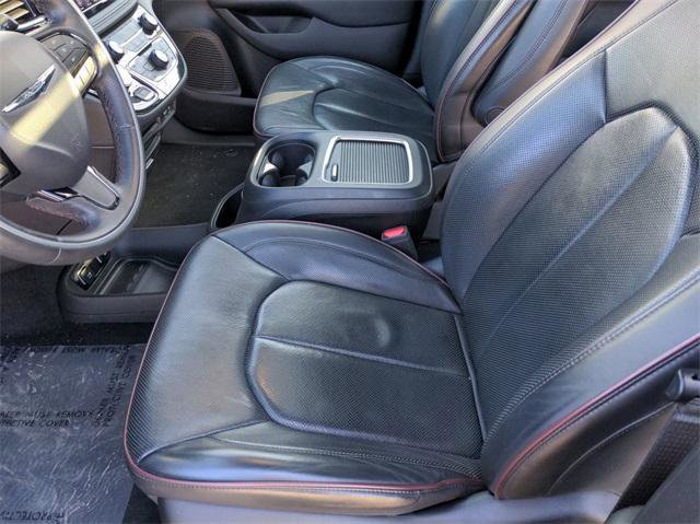 Certified 2020 Chrysler Pacifica Limited FWD image 17