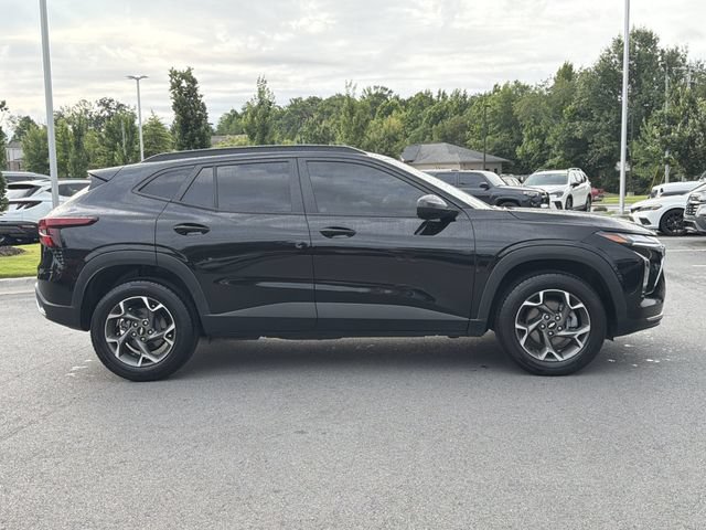 Used 2024 Chevrolet Trax LT FWD image 2