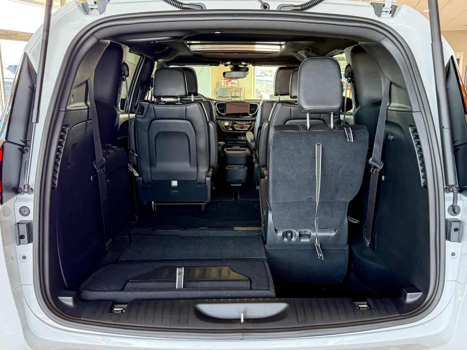 New 2026 Chrysler Pacifica Select image 6