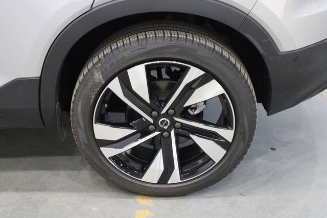 Used 2025 Volvo XC40 B5 Plus image 43