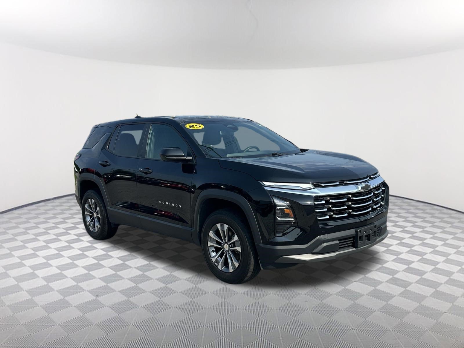 Used 2025 Chevrolet Equinox LT FWD image 3