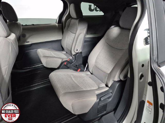 Certified 2023 Toyota Sienna LE FWD image 24