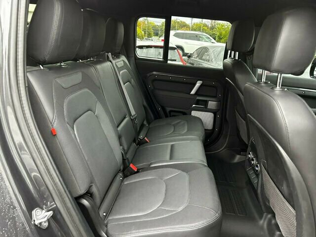Used 2023 Land Rover Defender 130 X-Dynamic SE image 18