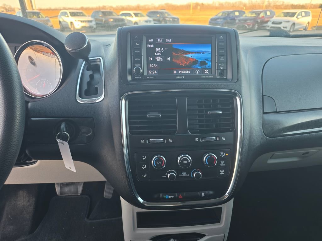 Used 2020 Dodge Grand Caravan SE w/ UConnect Hands-Free Group image 18