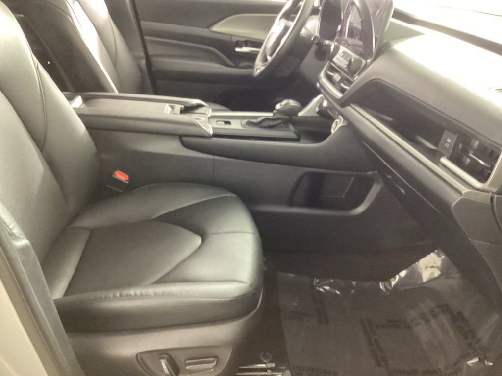 Used 2024 Toyota Grand Highlander AWD image 23