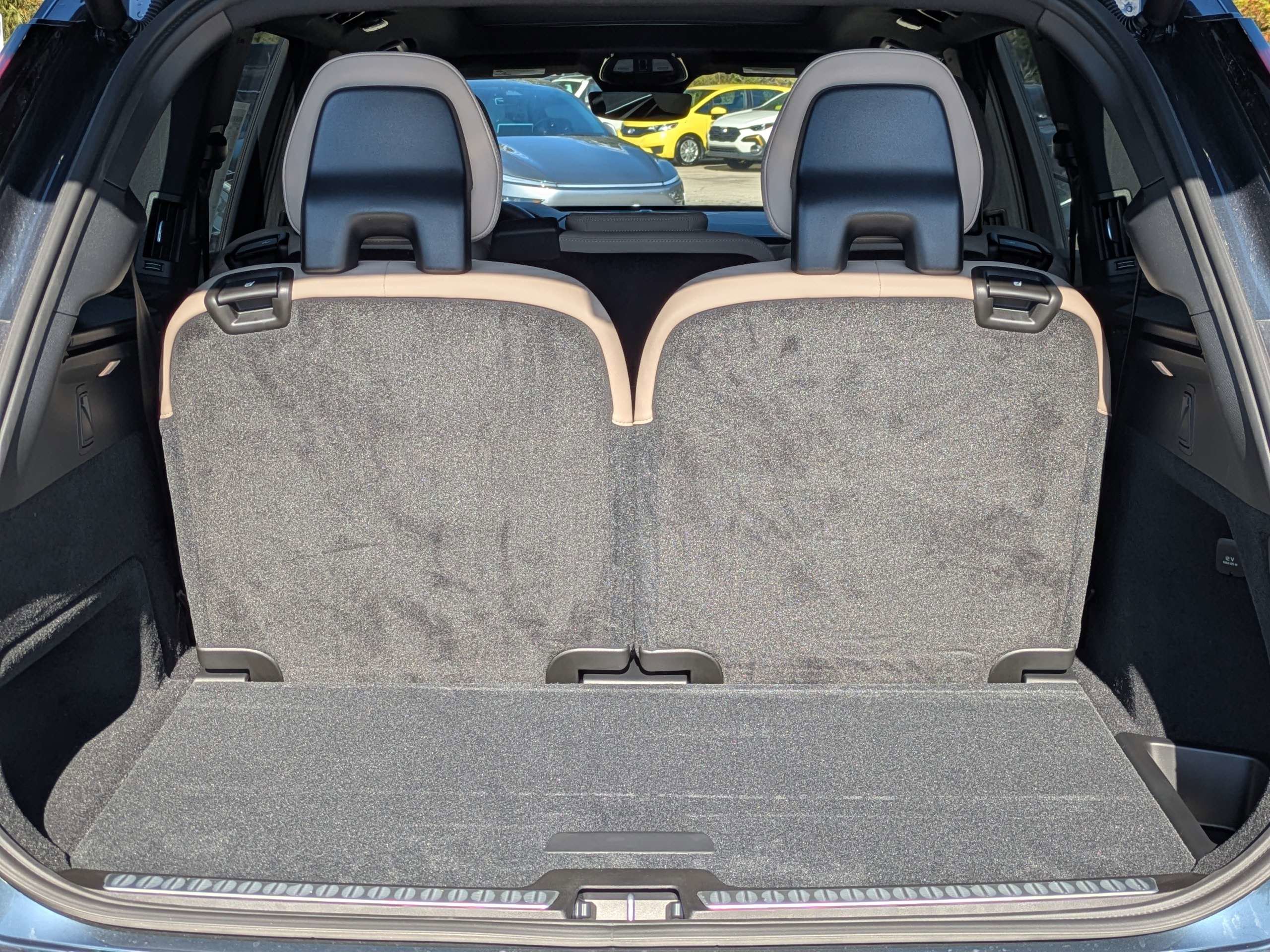 New 2026 Volvo XC90 B6 Plus w/ Protection Package Premier image 13