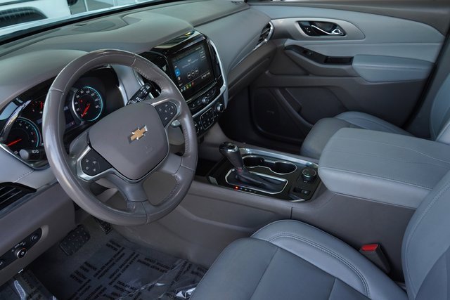 Used 2020 Chevrolet Traverse LT w/ LT Premium Package image 2