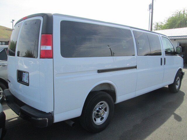 Used 2025 Chevrolet Express 3500 LT w/ LT Preferred Equipment Group RWD image 3