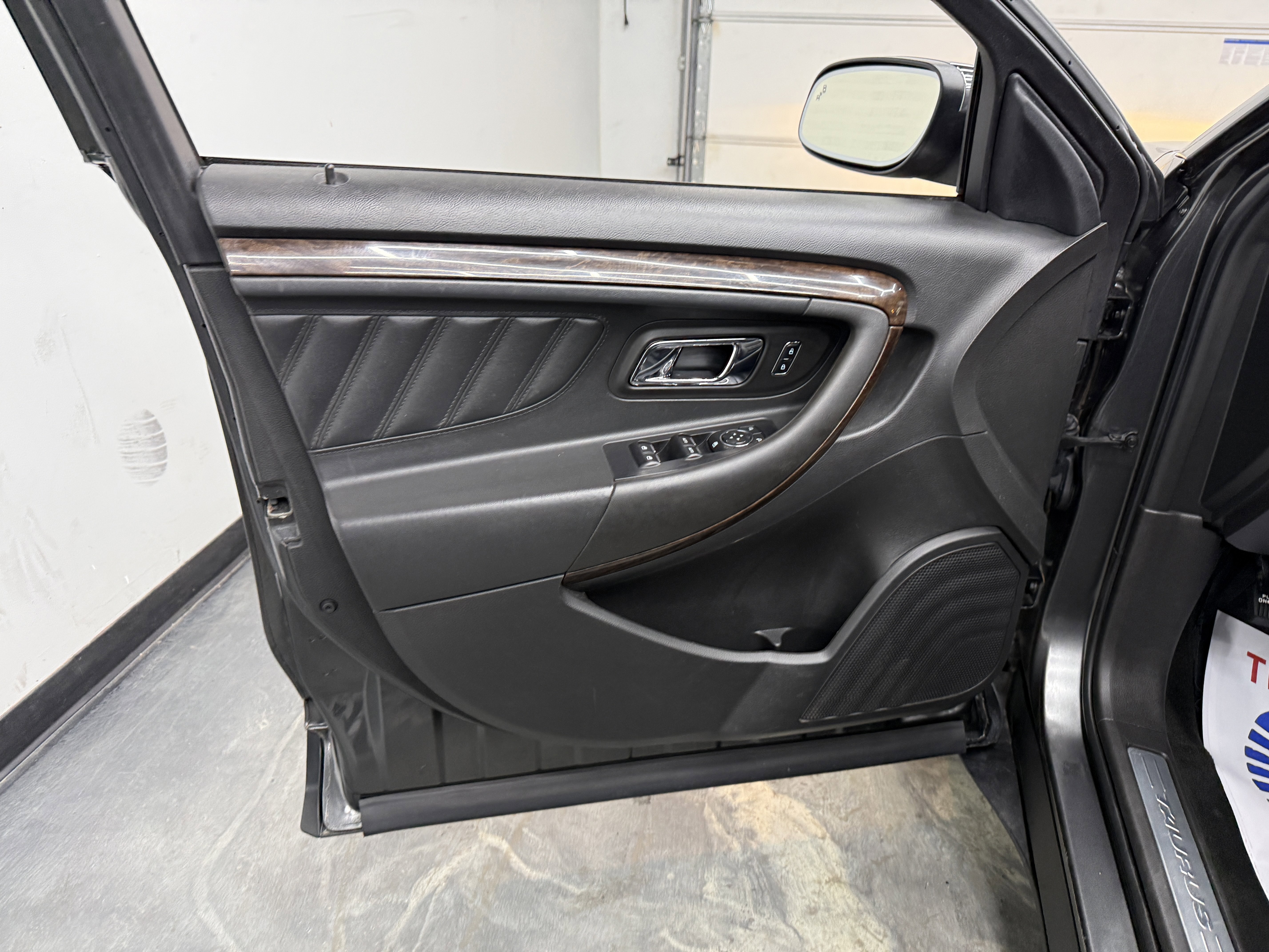 Used 2017 Ford Taurus Limited image 14