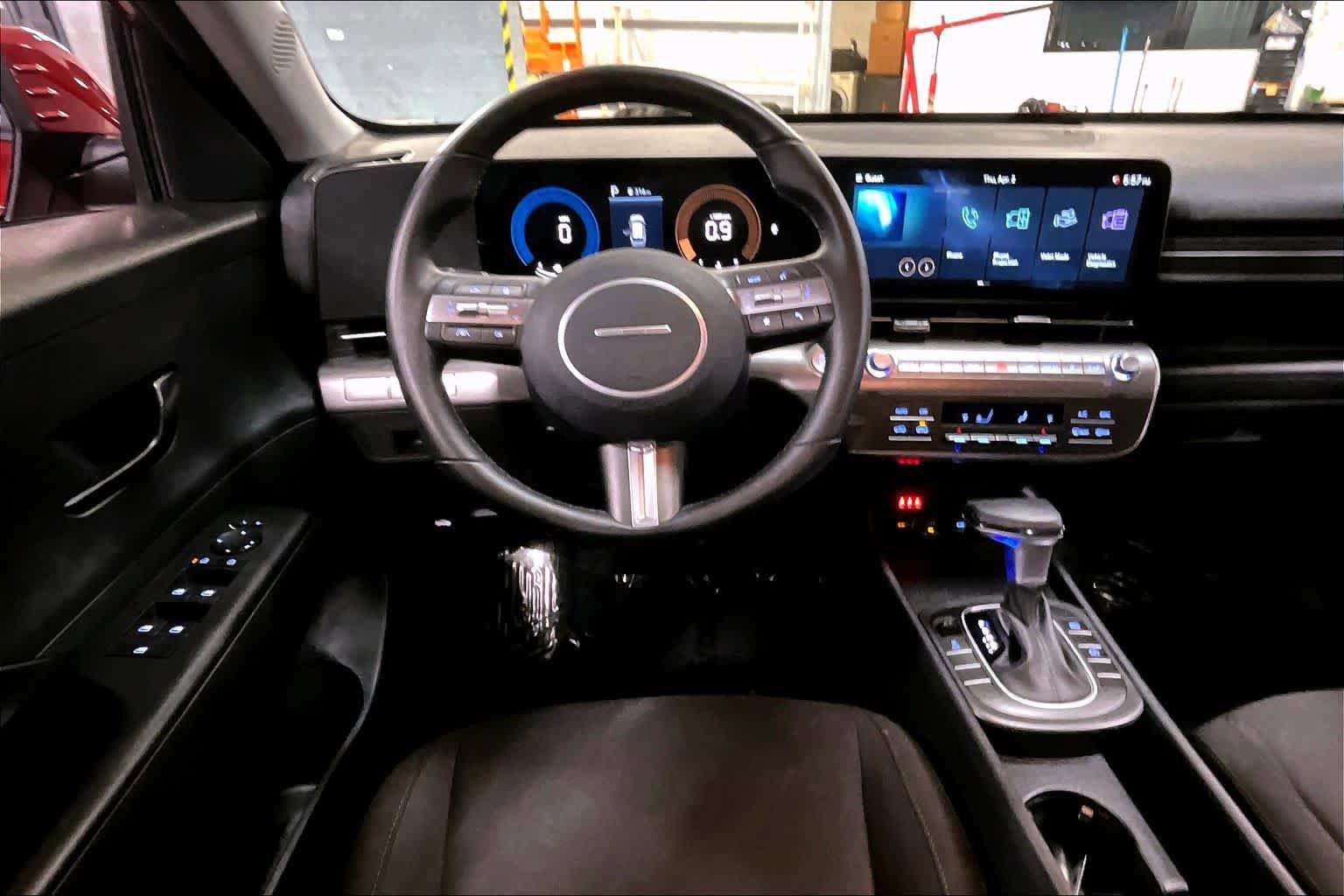 Used 2025 Hyundai Kona SEL image 6