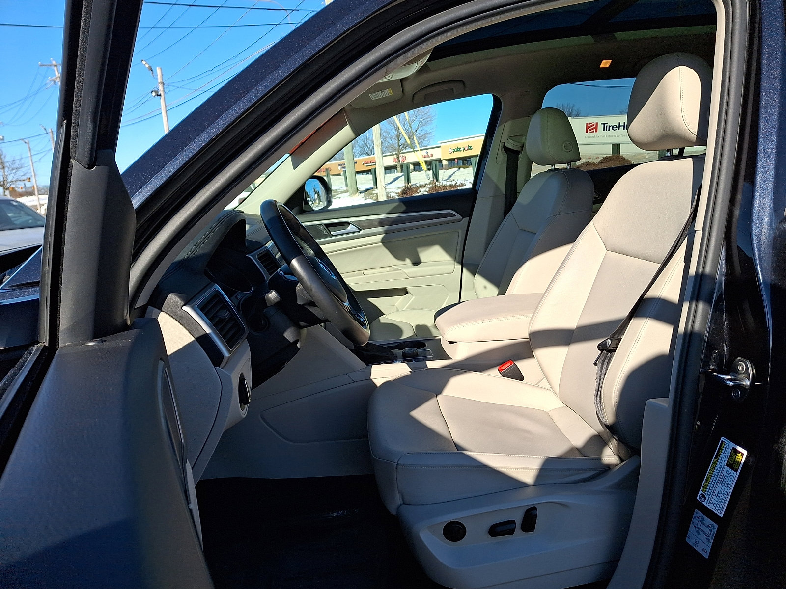 Used 2019 Volkswagen Atlas SE w/ Panoramic Sunroof Package image 14