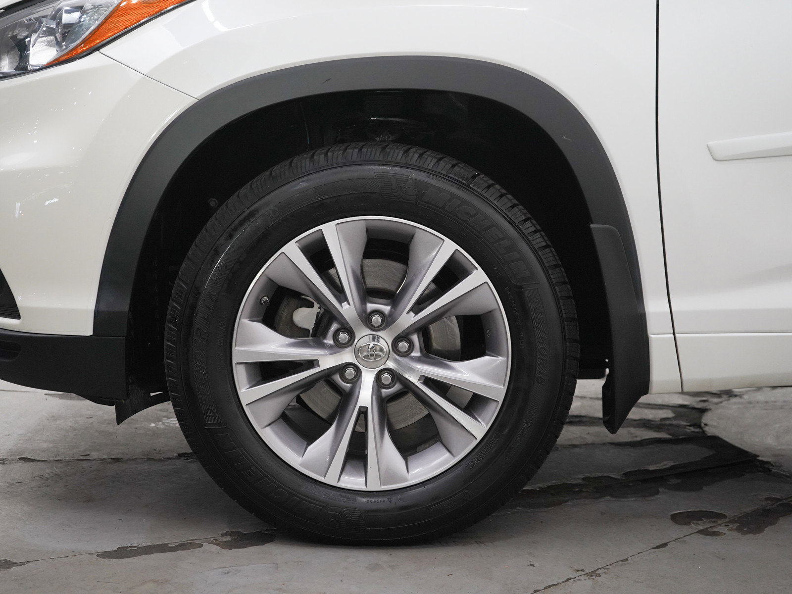 Used 2015 Toyota Highlander XLE image 26