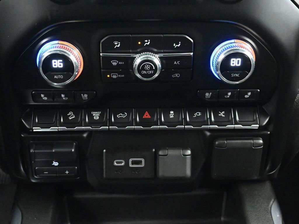 Used 2023 GMC Sierra 3500 AT4 image 33