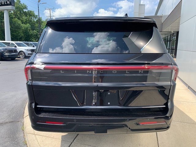 New 2026 Lincoln Navigator Black Label AWD/4WD image 4