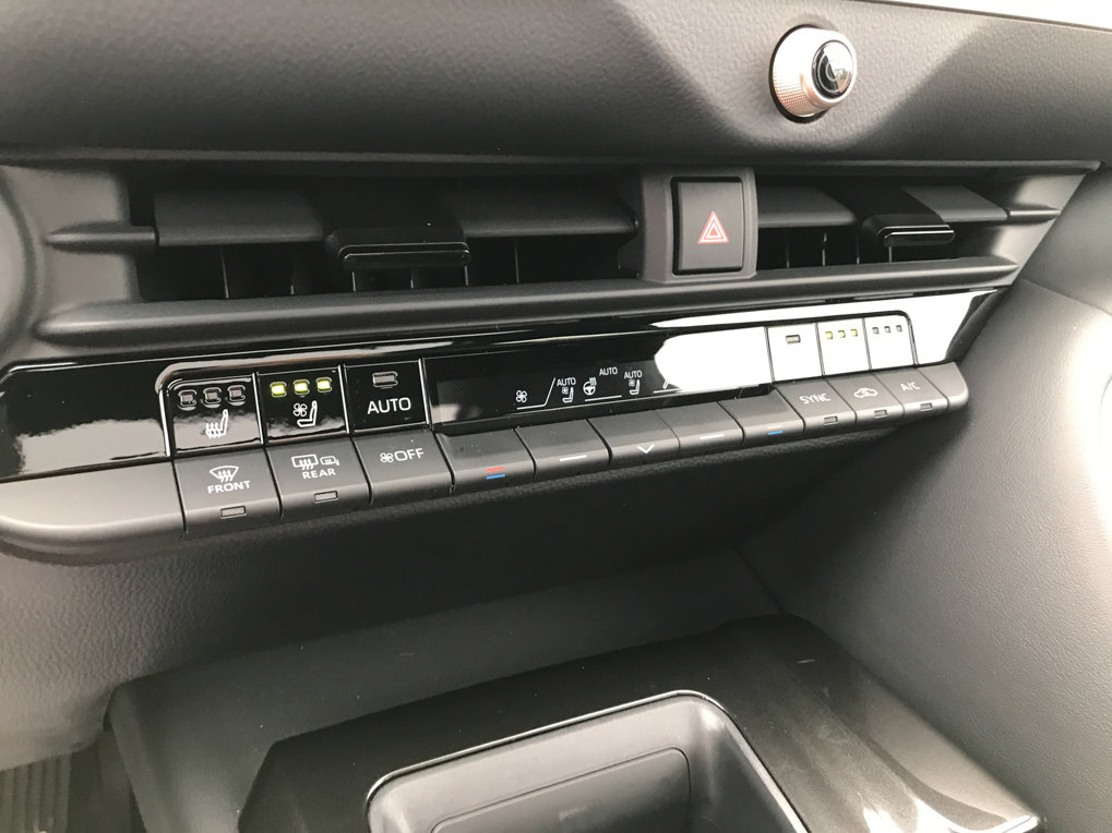 Used 2025 Toyota Crown Signia image 21
