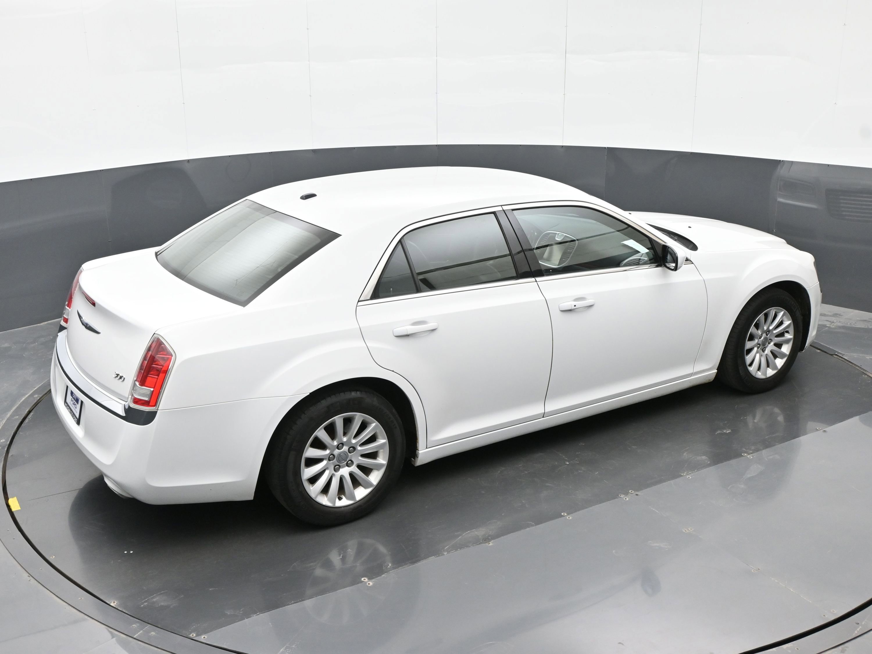 Used 2013 Chrysler 300 RWD image 32