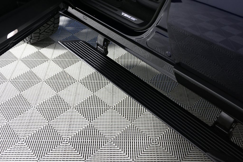 Used 2025 Lexus GX 550 w/ Accessory Package (2T) image 21