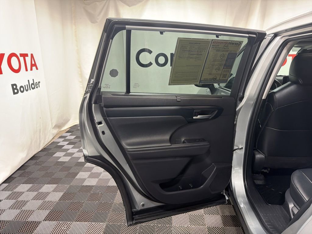 Used 2023 Toyota Highlander XLE image 19