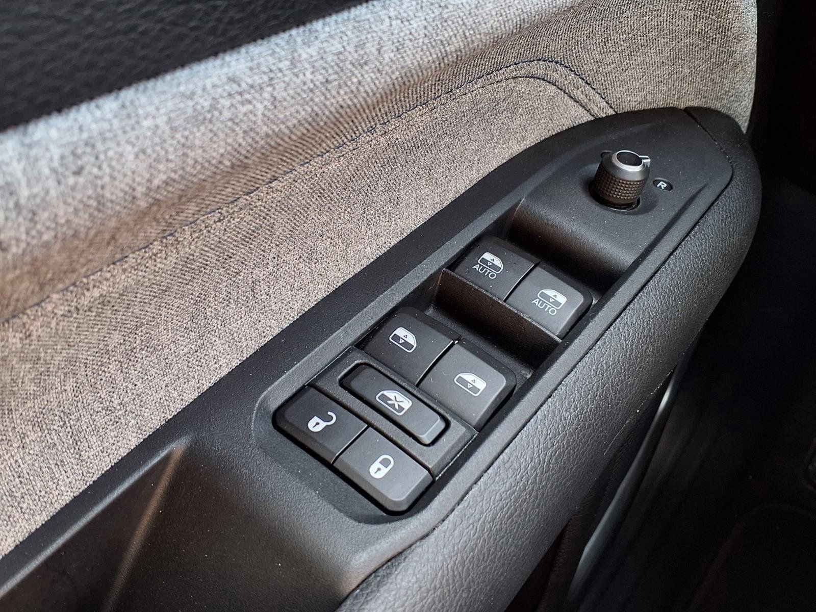 Used 2025 Jeep Compass Latitude image 22