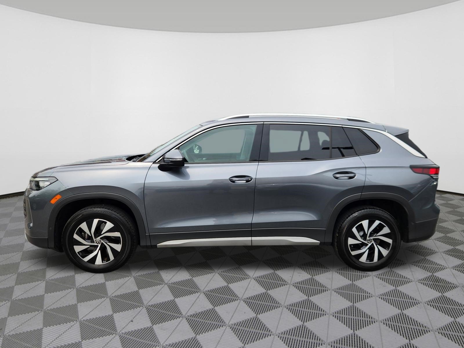 Used 2025 Volkswagen Tiguan S AWD/4WD image 5