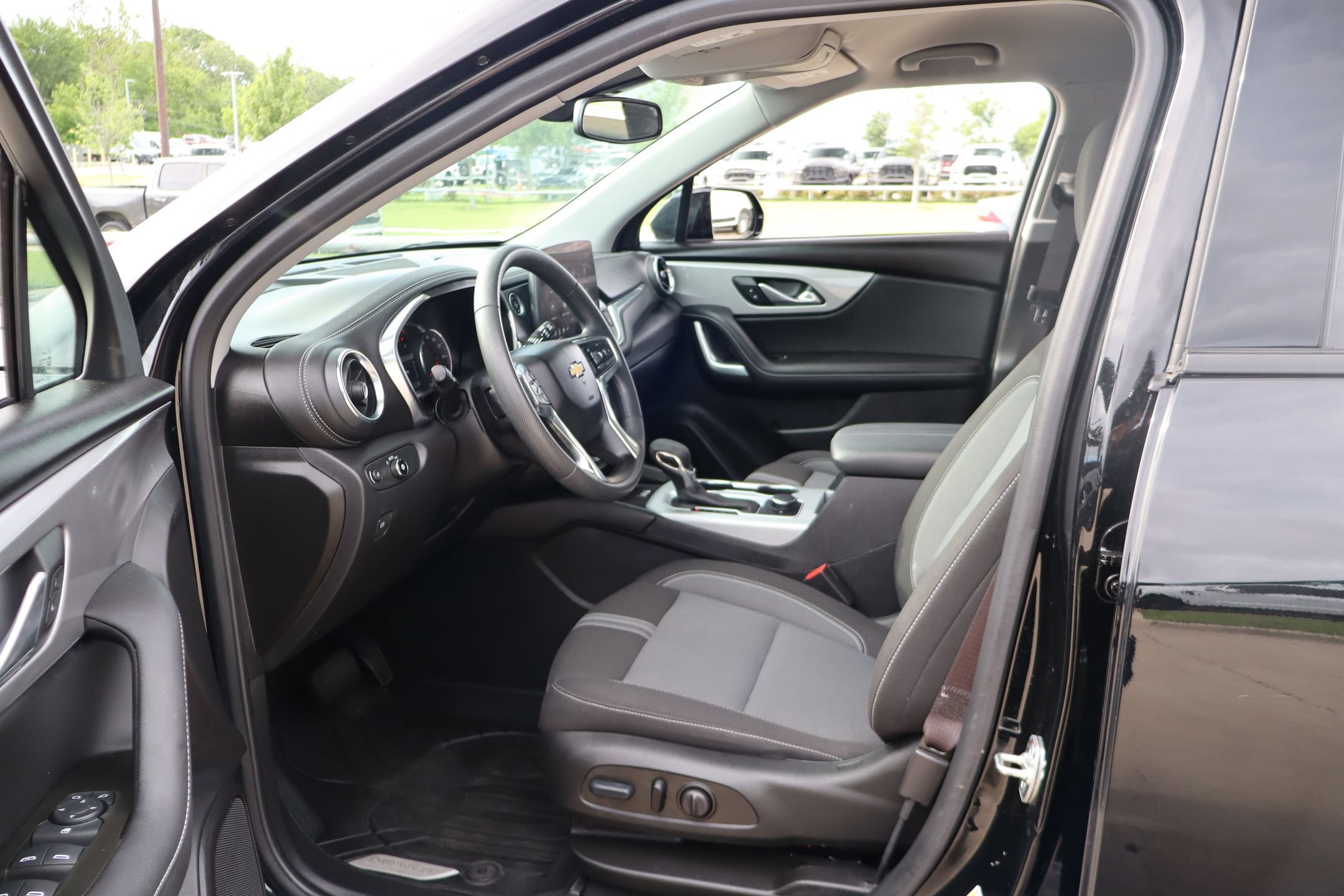 Used 2024 Chevrolet Blazer LT w/ Convenience Package FWD image 24