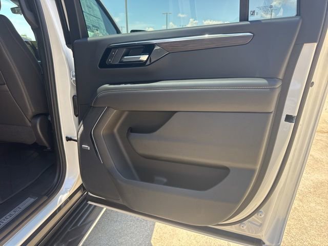 New 2025 Chevrolet Suburban Premier image 13