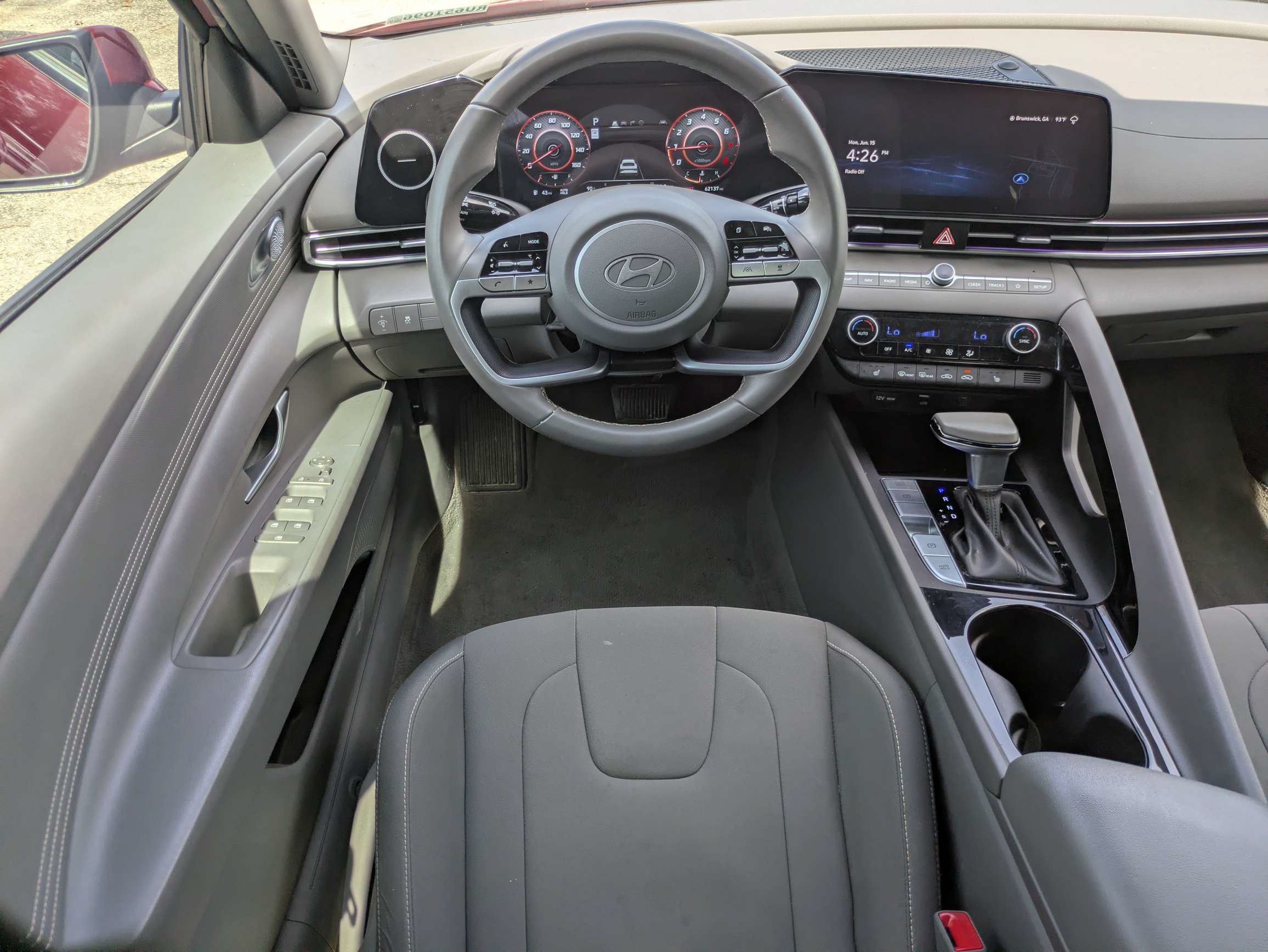 Used 2024 Hyundai Elantra SEL w/ Convenience Package FWD image 4