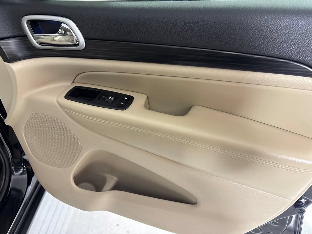 Used 2022 Jeep Grand Cherokee Laredo E RWD image 15