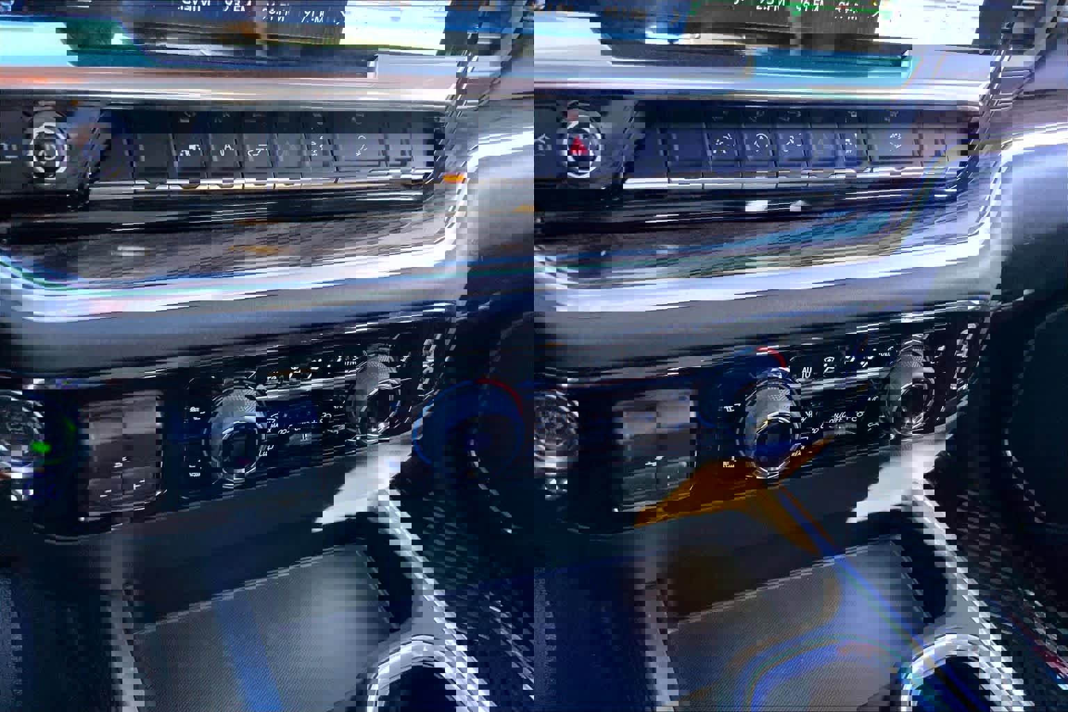 Used 2025 Chevrolet Silverado 1500 LT image 33