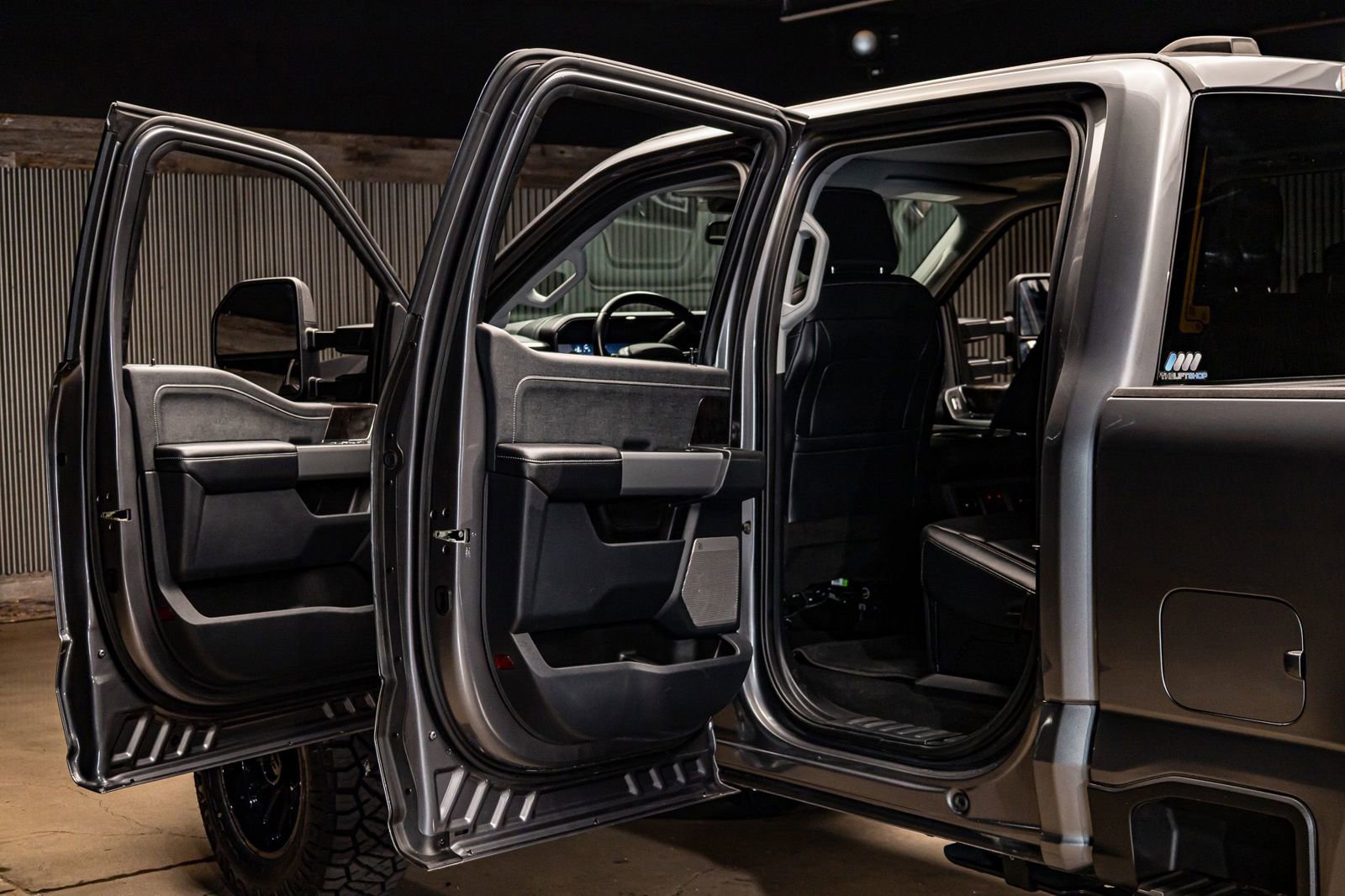 Used 2023 Ford F250 Lariat w/ Lariat Ultimate Package image 28