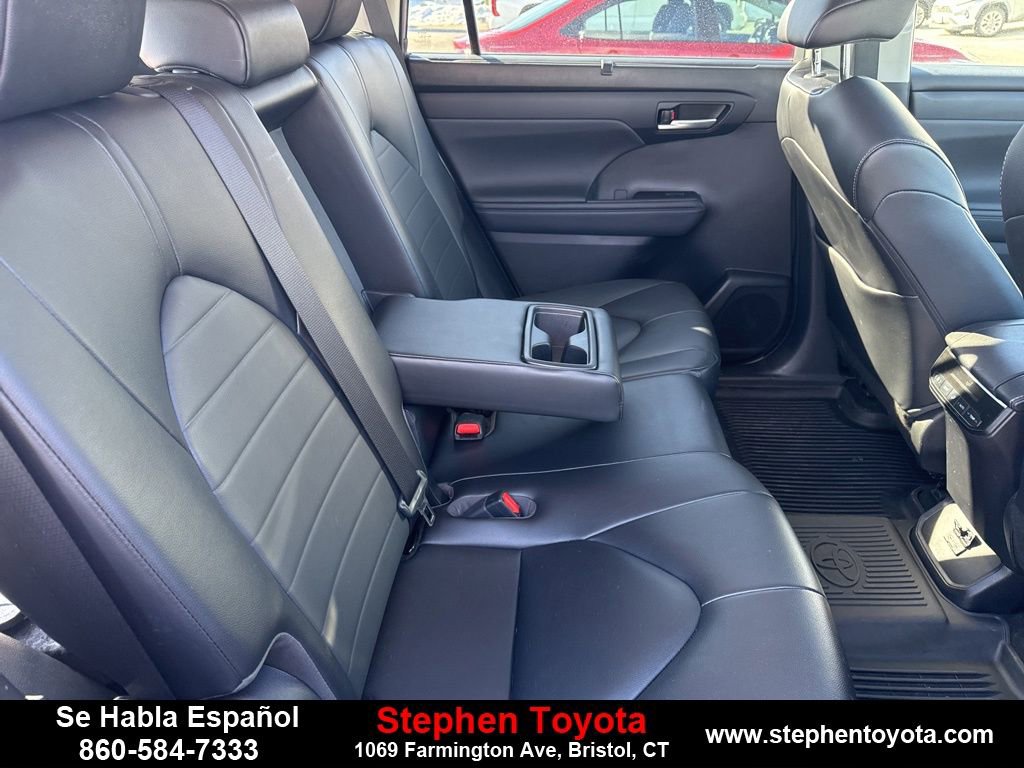 Used 2023 Toyota Highlander XLE AWD/4WD image 27