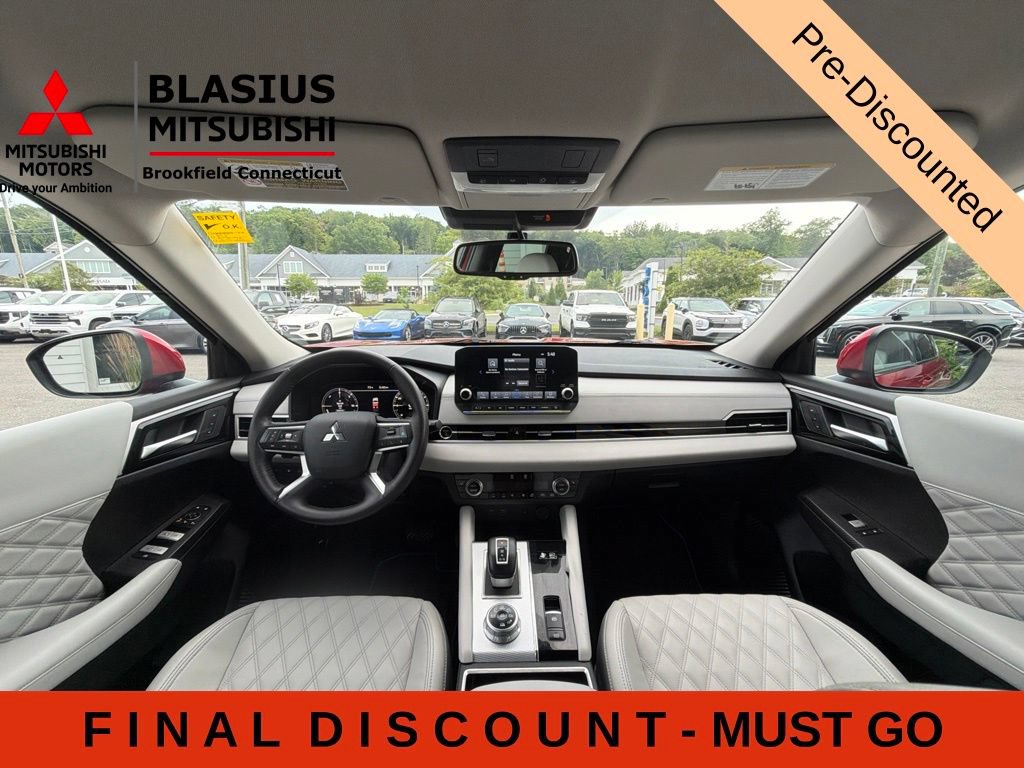 Used 2023 Mitsubishi Outlander SEL AWD/4WD image 45