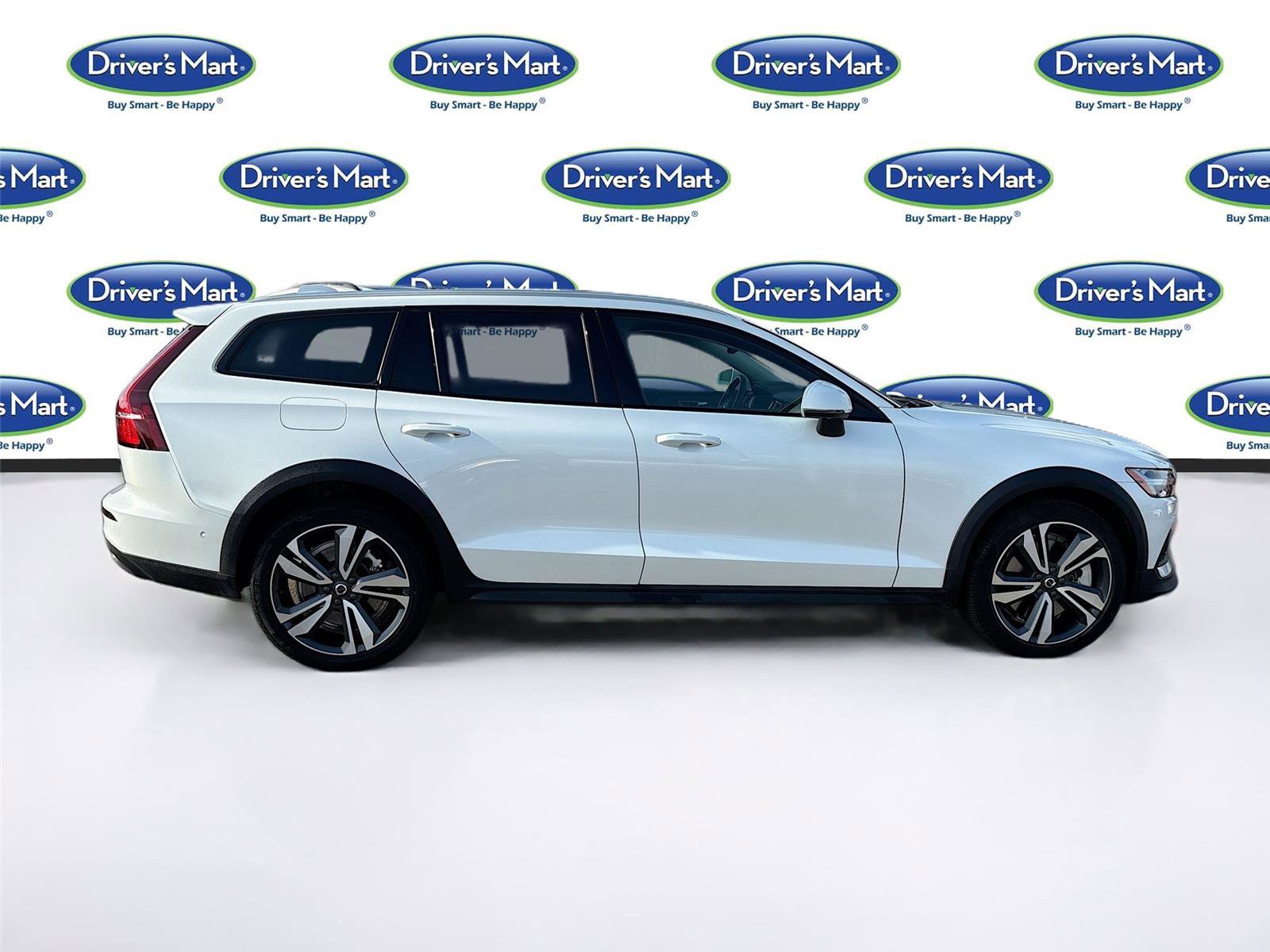 Used 2025 Volvo V60 B5 Cross Country Plus image 8