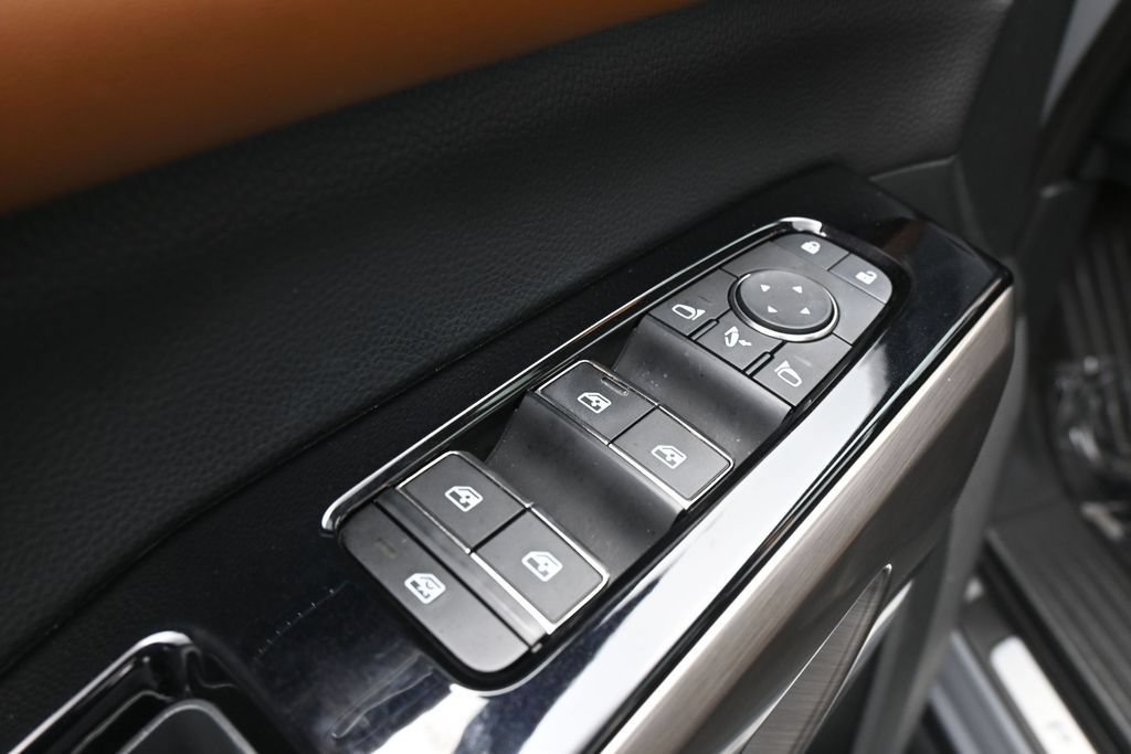 Used 2024 Nissan Pathfinder Platinum AWD/4WD image 29