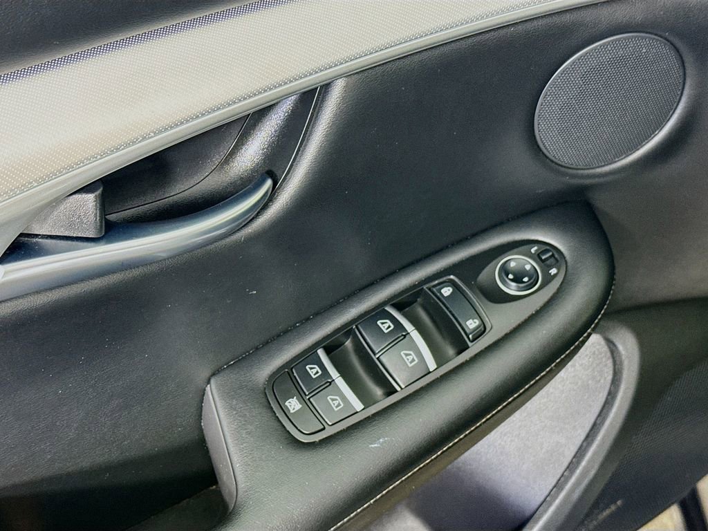 Used 2021 INFINITI QX50 Luxe w/ Accent Package image 17