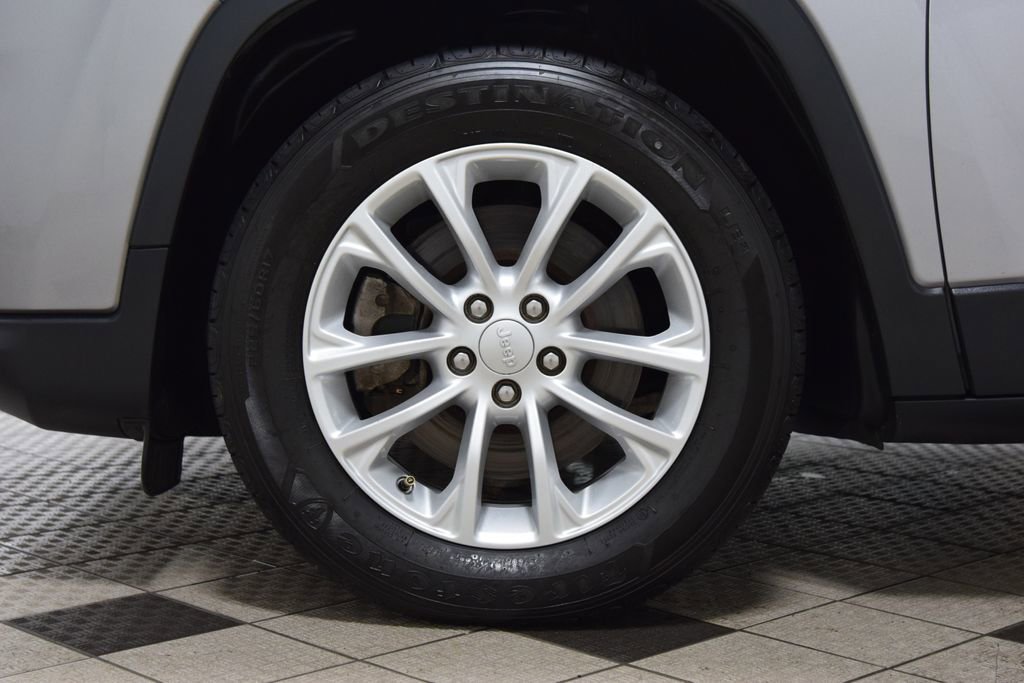 Used 2019 Jeep Cherokee Latitude w/ Cold Weather Group image 26