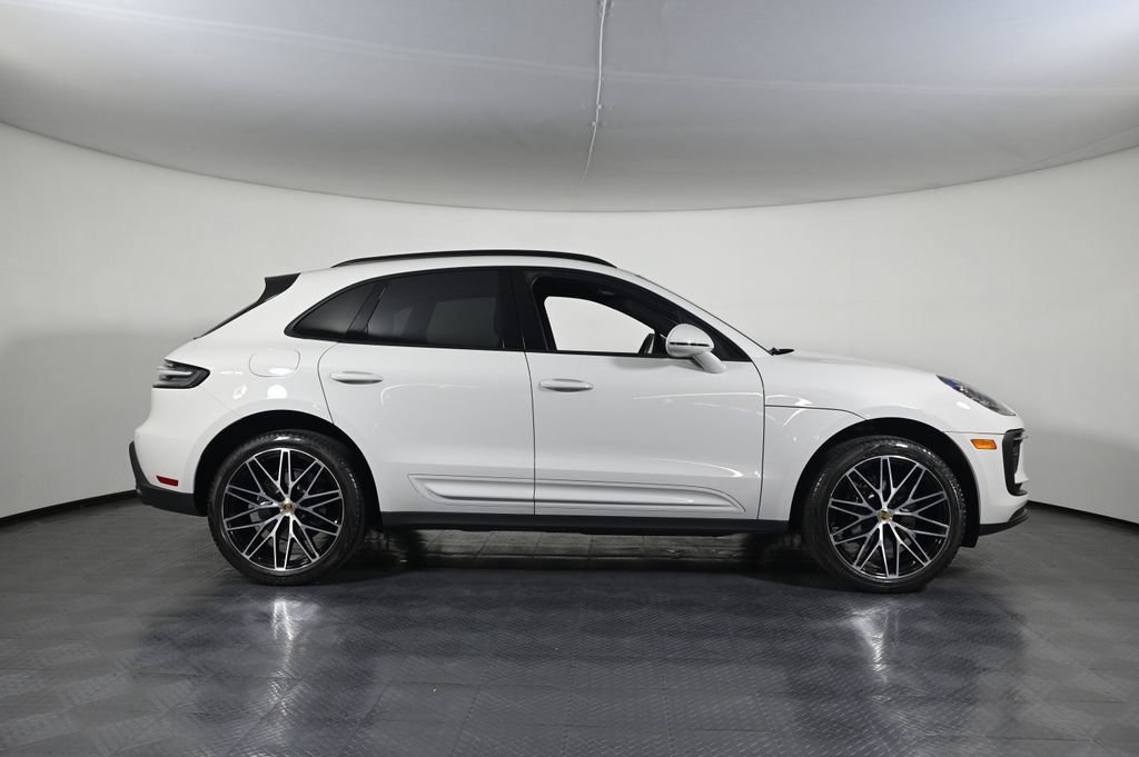 Certified 2023 Porsche Macan AWD/4WD image 8