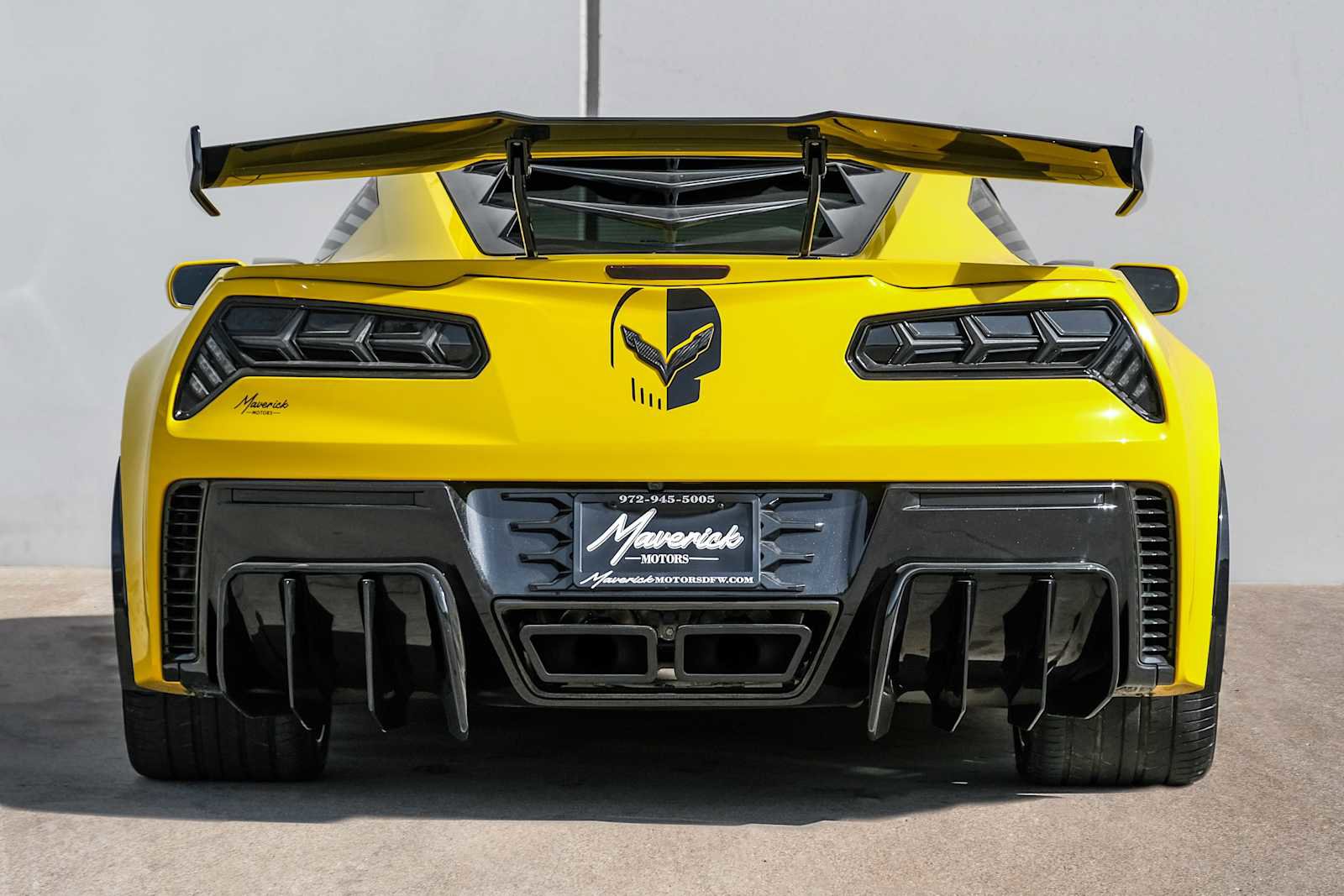 Used 2015 Chevrolet Corvette Z06 w/ 3LZ Preferred Equipment Group image 9