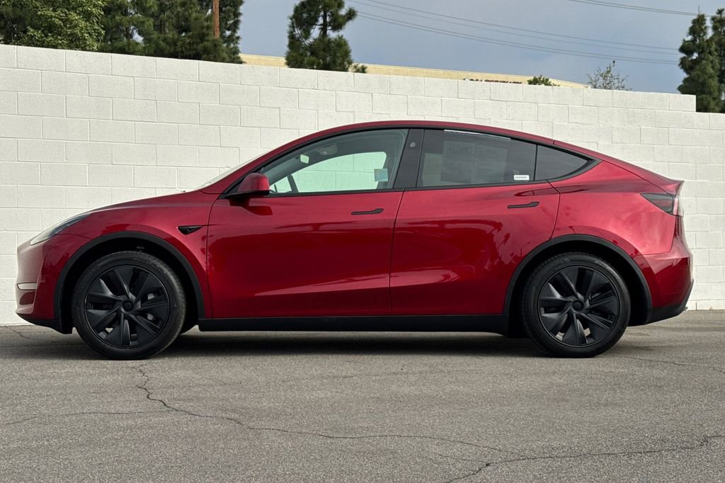 Used 2024 Tesla Model Y 2WD image 9