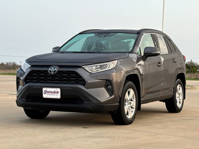 Used 2019 Toyota RAV4 XLE w/ Convenience Package image 3