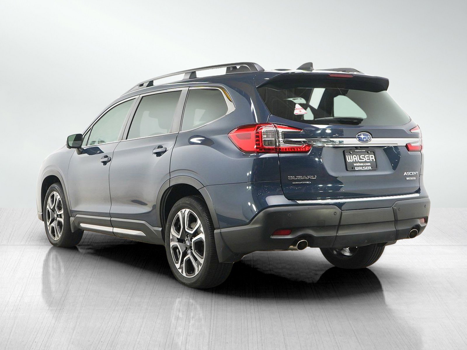 Used 2023 Subaru Ascent Limited w/ Technology Package AWD/4WD image 3