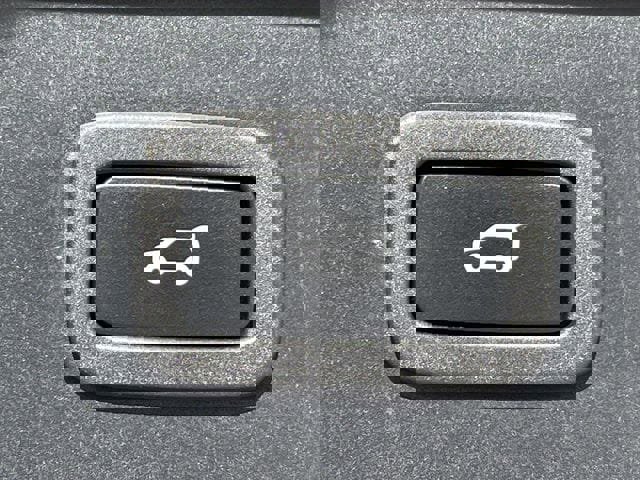 Used 2020 Land Rover Range Rover Velar R-Dynamic S image 30